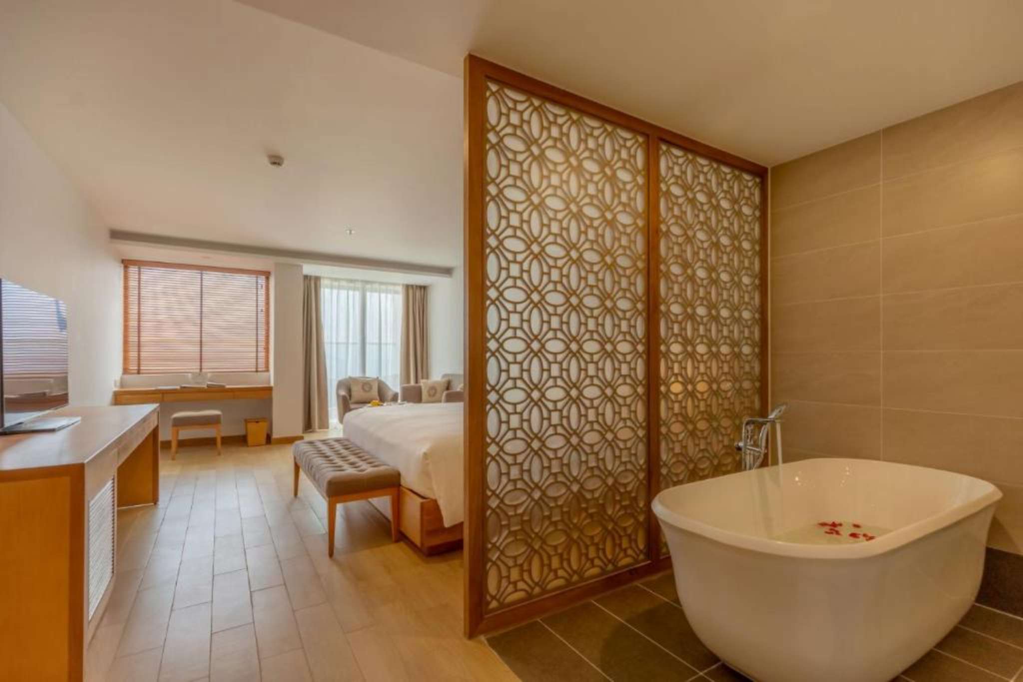 Phòng Grand Ocean View tại Selectum Noa Resort Cam Ranh